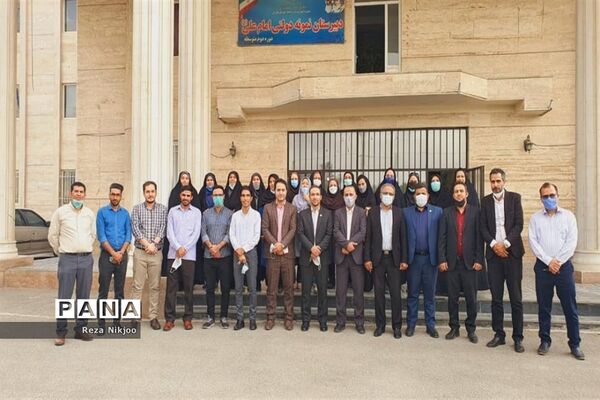 تقدیر از برگزیدگان کشوری آموزش متوسطه در ناحیه یک بهارستان