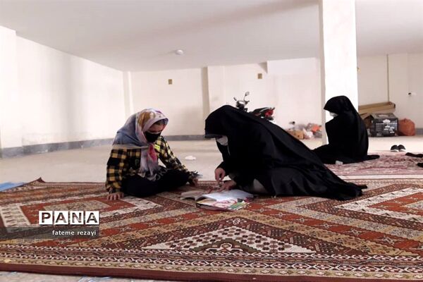 تدریس به  فرزندان شهدای تیپ فاطمیون توسط گروه جهادی سردار سلیمانی و شهید خیزاب