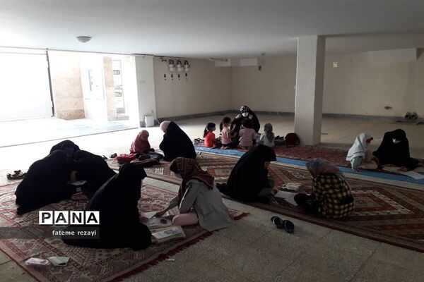 تدریس به  فرزندان شهدای تیپ فاطمیون توسط گروه جهادی سردار سلیمانی و شهید خیزاب