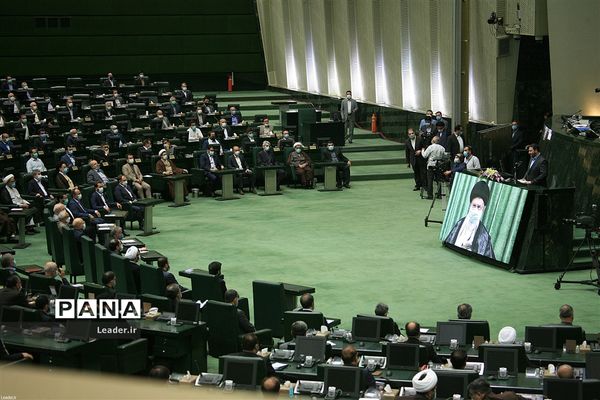 ارتباط تصویری نمایندگان مجلس شورای اسلامی با رهبر انقلاب