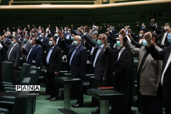 ارتباط تصویری نمایندگان مجلس شورای اسلامی با رهبر انقلاب