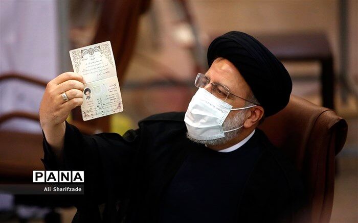 تکذیب ریاست تهیه‌کننده گاندو بر ستاد هنرمندان رییسی