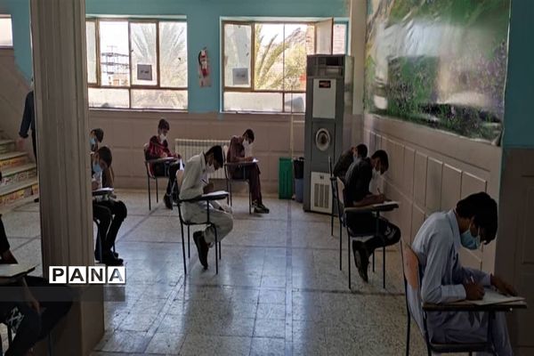 بازدید رئیس مجلس دانش‌آموزی پسران سیستان و بلوچستان از حوزه‌های امتحانی
