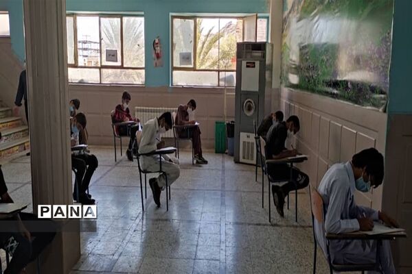 بازدید رئیس مجلس دانش‌آموزی پسران سیستان و بلوچستان از حوزه‌های امتحانی