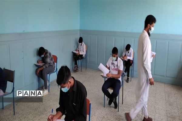 بازدید رئیس مجلس دانش‌آموزی پسران سیستان و بلوچستان از حوزه‌های امتحانی