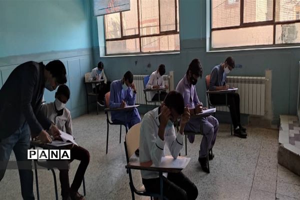 بازدید رئیس مجلس دانش‌آموزی پسران سیستان و بلوچستان از حوزه‌های امتحانی