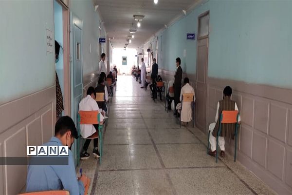 بازدید رئیس مجلس دانش‌آموزی پسران سیستان و بلوچستان از حوزه‌های امتحانی