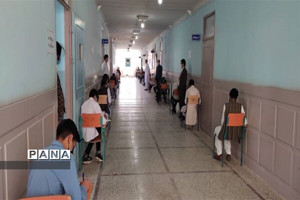 بازدید رئیس مجلس دانش‌آموزی پسران سیستان و بلوچستان از حوزه‌های امتحانی