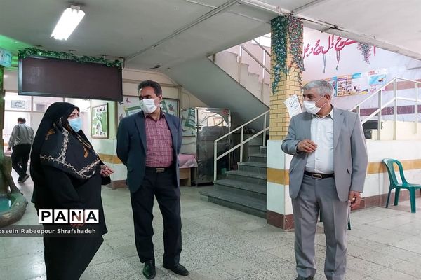 بازدید مدیرکل امور شاهد و ایثارگران وزارت آموزش و پرورش از حوزه امتحانات نهایی منطقه 16 تهران