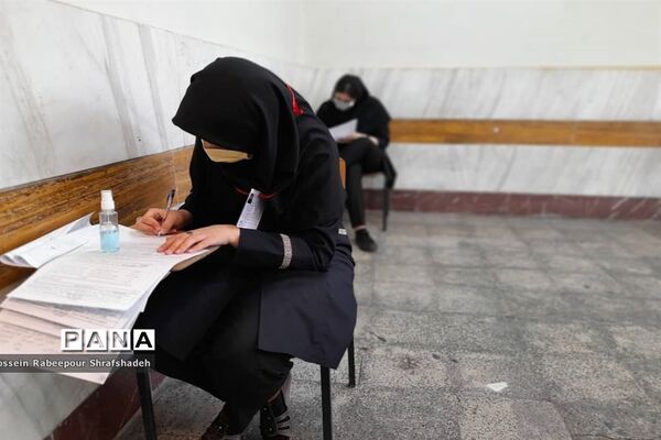 بازدید مدیرکل امور شاهد و ایثارگران وزارت آموزش و پرورش از حوزه امتحانات نهایی منطقه 16 تهران