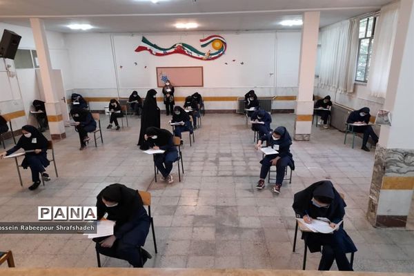 بازدید مدیرکل امور شاهد و ایثارگران وزارت آموزش و پرورش از حوزه امتحانات نهایی منطقه 16 تهران