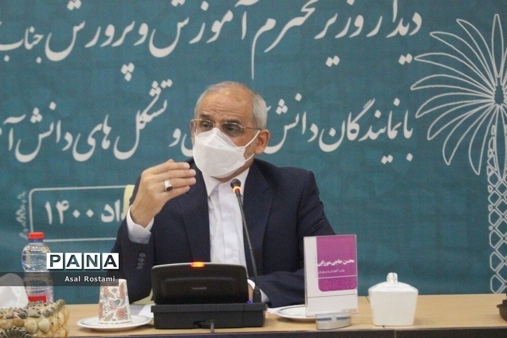 دیدار وزیر آموزش و پرورش با نمایندگان تشکل‌های دانش‌آموزی استان بوشهر