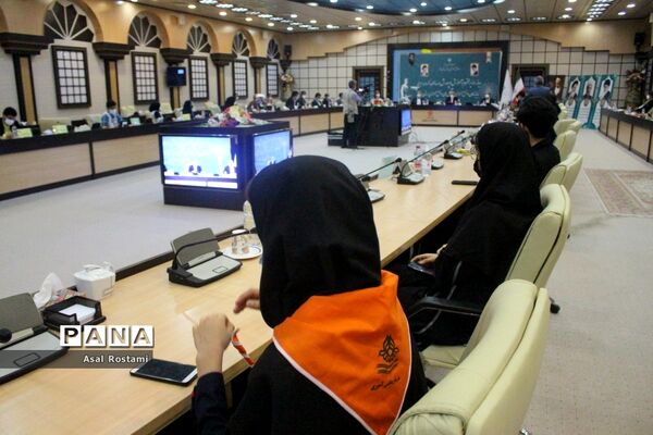 دیدار وزیر آموزش و پرورش با نمایندگان تشکل‌های دانش‌آموزی استان بوشهر