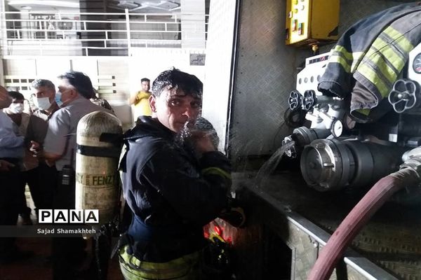 آتش سوزی محل احتکار الکل و کالای پزشکی در اهواز