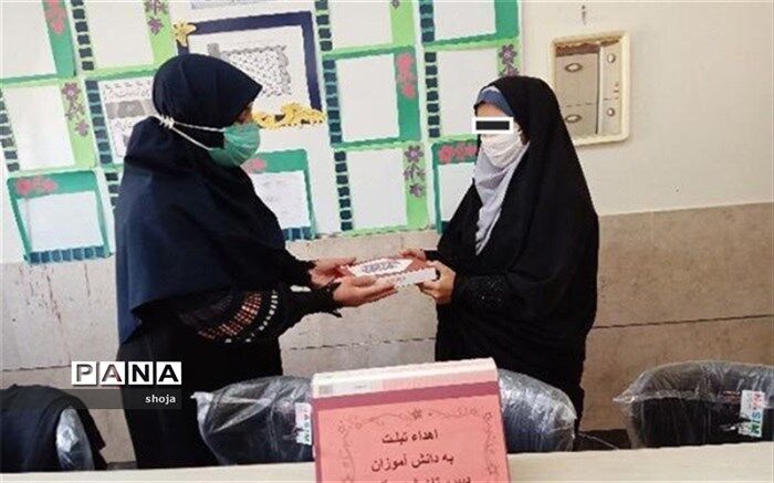 اهداء 10 عدد تبلت به دانش‌آموزان نیازمند
