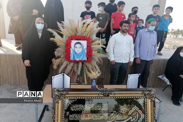 کاشت درخت به مناسبت روز دختر بیاد فاطمه خضری مقدم در روستای احمد آباد