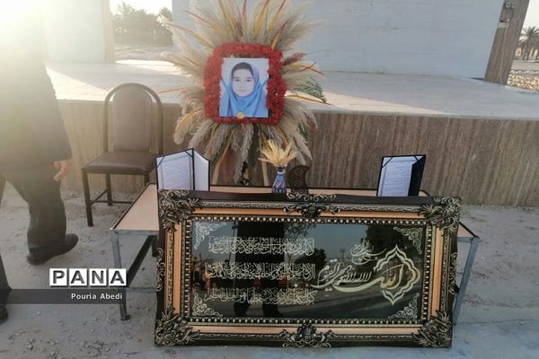 کاشت درخت به مناسبت روز دختر بیاد فاطمه خضری مقدم در روستای احمد آباد