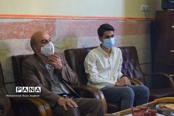 بازدید معاون مجلس دانش آموزی کشور از حوزه های امتحانی منطقه 14