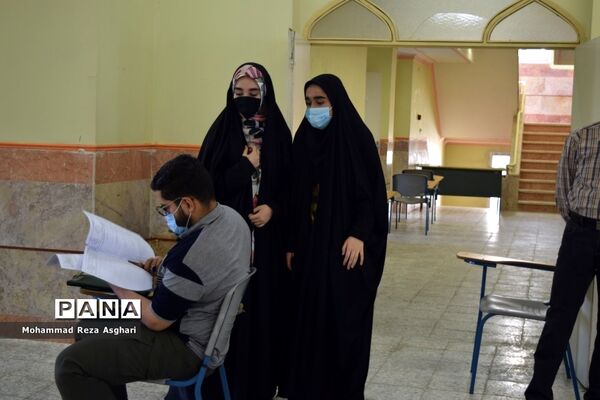 بازدید معاون مجلس دانش آموزی کشور از حوزه های امتحانی منطقه 14
