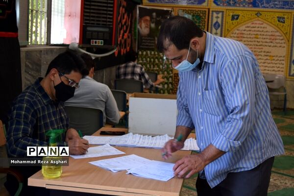 بازدید معاون مجلس دانش آموزی کشور از حوزه های امتحانی منطقه 14