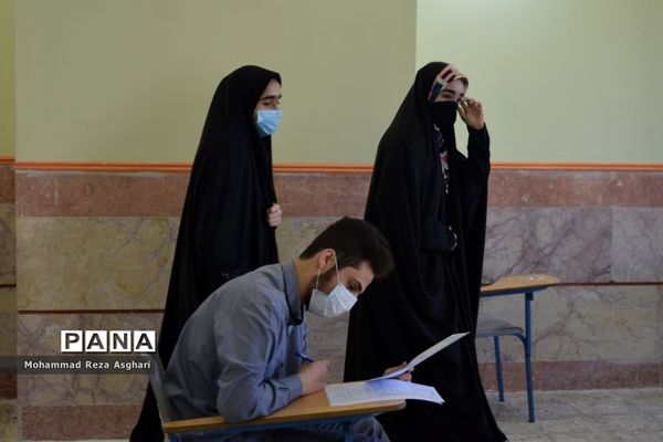 بازدید معاون مجلس دانش آموزی کشور از حوزه های امتحانی منطقه 14