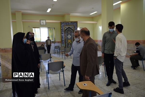 بازدید معاون مجلس دانش آموزی کشور از حوزه های امتحانی منطقه 14