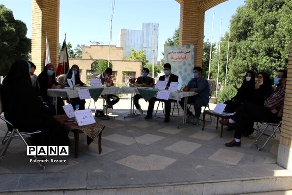 برگزاری مناظره رأی اولی‌ها