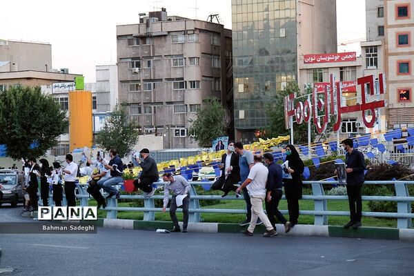 تجمع حامیان همتی در میدان ولیعصر تهران