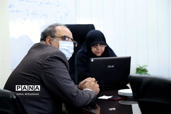 نشست نمایندگان مجلس دانش‌آموزی تهران با موضوع «رأی اولی‌ها و ضرورت حضور در انتخابات»