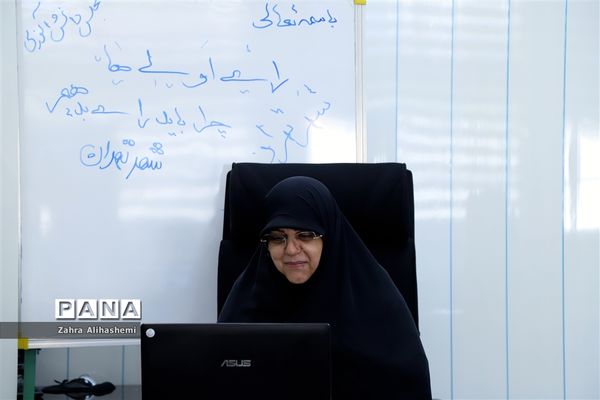 نشست نمایندگان مجلس دانش‌آموزی تهران با موضوع «رأی اولی‌ها و ضرورت حضور در انتخابات»