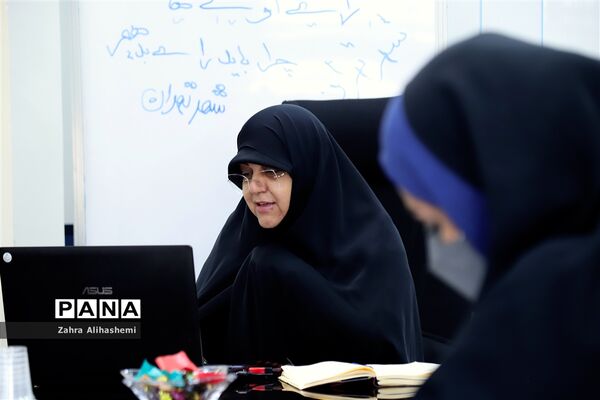 نشست نمایندگان مجلس دانش‌آموزی تهران با موضوع «رأی اولی‌ها و ضرورت حضور در انتخابات»