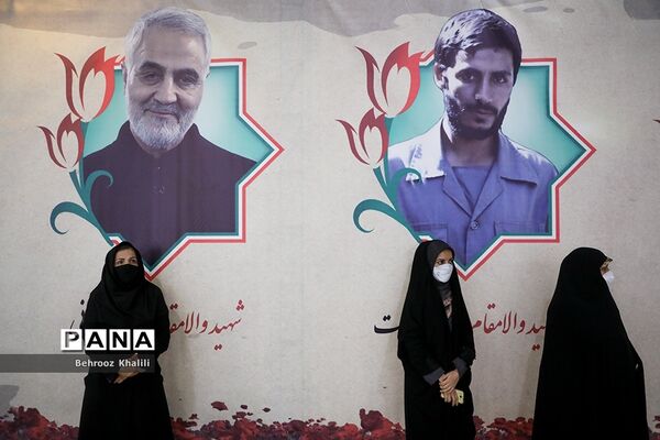 دیدار جمعی از بانوان با محسن رضایی