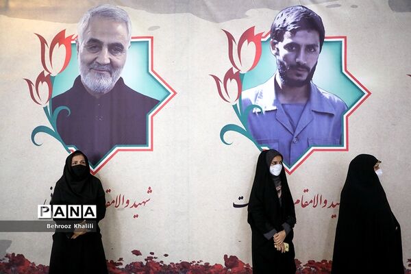 دیدار جمعی از بانوان با محسن رضایی