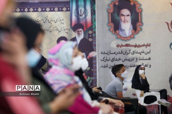 دیدار جمعی از بانوان با محسن رضایی