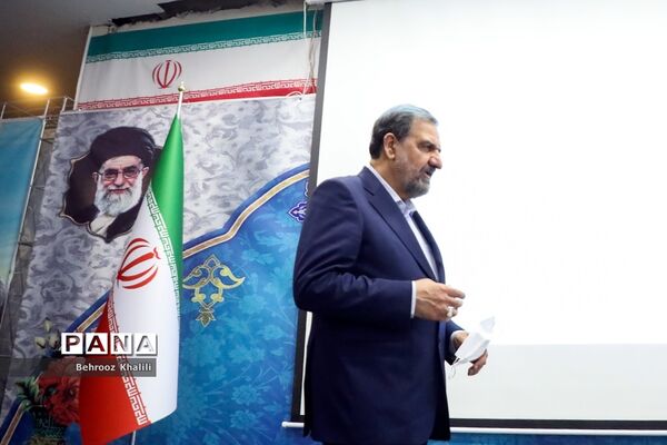 دیدار جمعی از بانوان با محسن رضایی