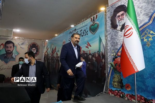 دیدار جمعی از بانوان با محسن رضایی