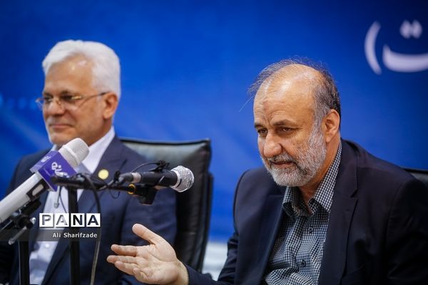 نشست خبری اعضای لیست شورای وحدت