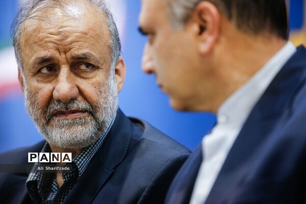 نشست خبری اعضای لیست شورای وحدت