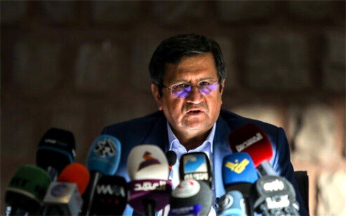 همتی: قیمت گذاری دستوری در بورس را منتفی می‌کنم