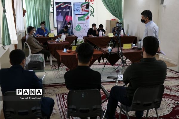 مناظره دانش‌آموزی رای اولی ها در مشهد