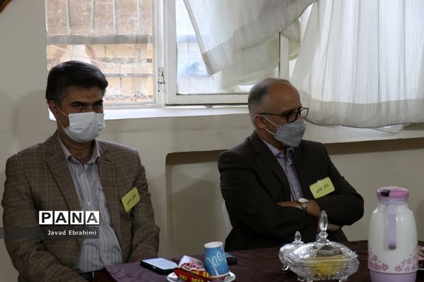 مناظره دانش‌آموزی رای اولی ها در مشهد