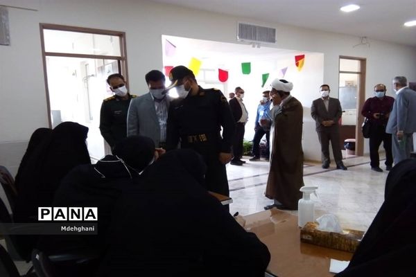 حضور عوامل اجرایی و فرماندار نائین در شعب اخذ رای