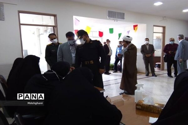 حضور عوامل اجرایی و فرماندار نائین در شعب اخذ رای