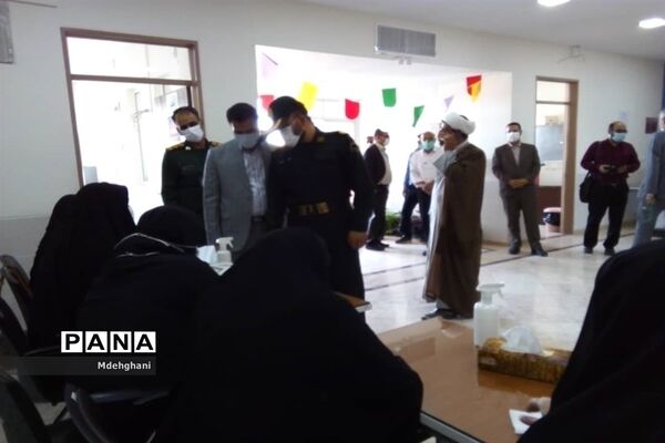 حضور عوامل اجرایی و فرماندار نائین در شعب اخذ رای