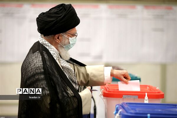 حضور رهبر معظم انقلاب  در سیزدهمین دوره انتخابات ریاست جمهوری