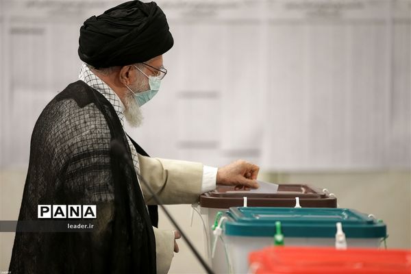 حضور رهبر معظم انقلاب  در سیزدهمین دوره انتخابات ریاست جمهوری
