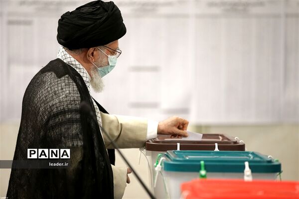 حضور رهبر معظم انقلاب  در سیزدهمین دوره انتخابات ریاست جمهوری