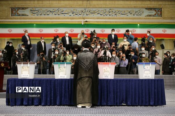 حضور رهبر معظم انقلاب  در سیزدهمین دوره انتخابات ریاست جمهوری