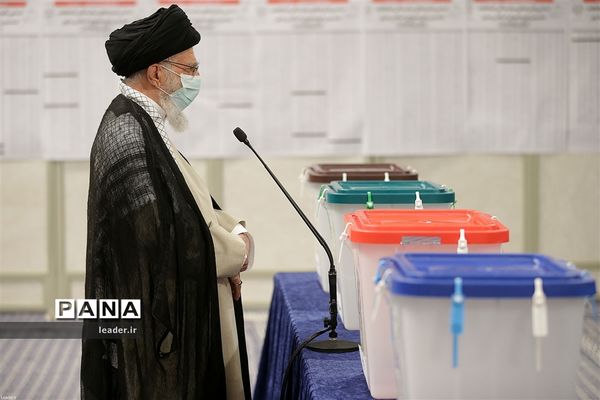 حضور رهبر معظم انقلاب  در سیزدهمین دوره انتخابات ریاست جمهوری