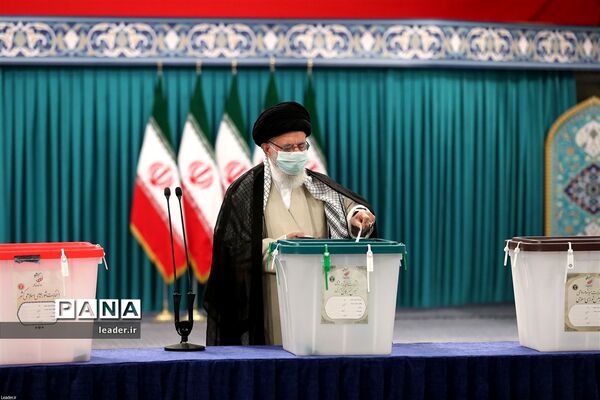 حضور رهبر معظم انقلاب  در سیزدهمین دوره انتخابات ریاست جمهوری
